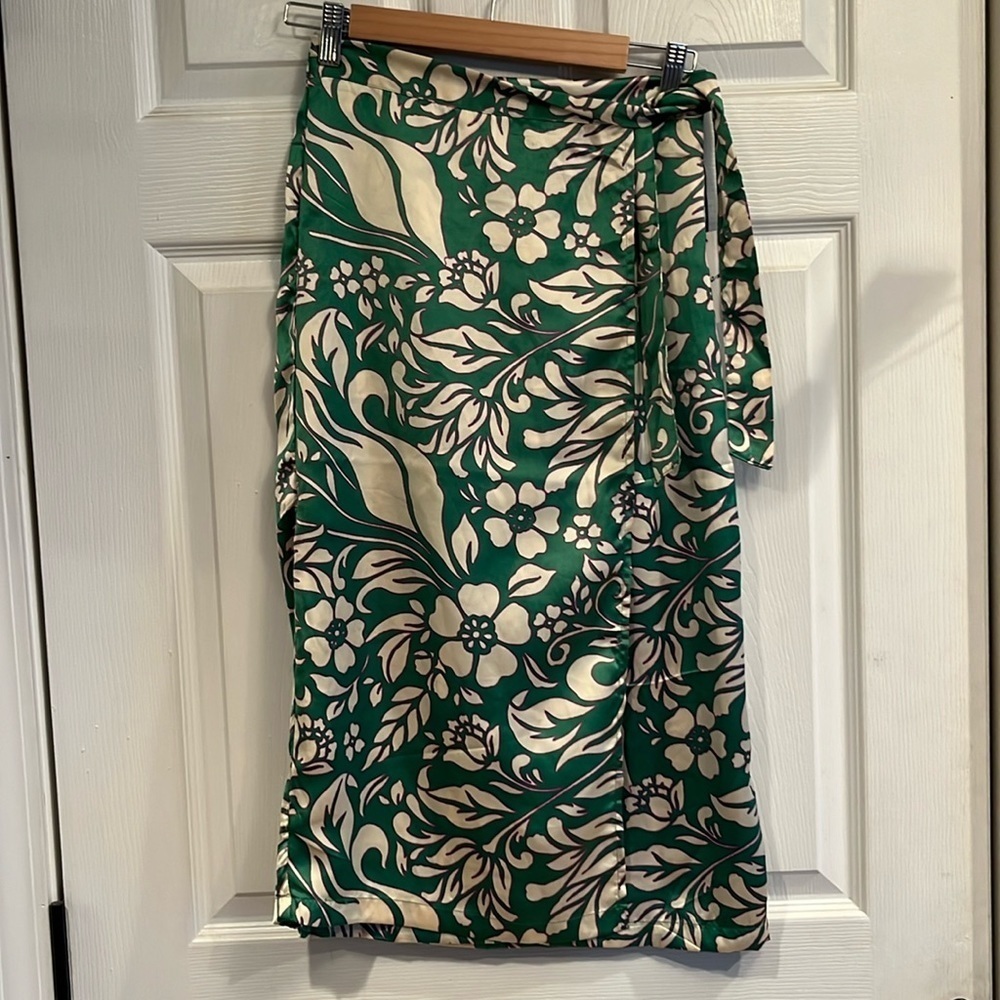 Japna brand size M wrap style skirt- NWT - Picture 1 of 8